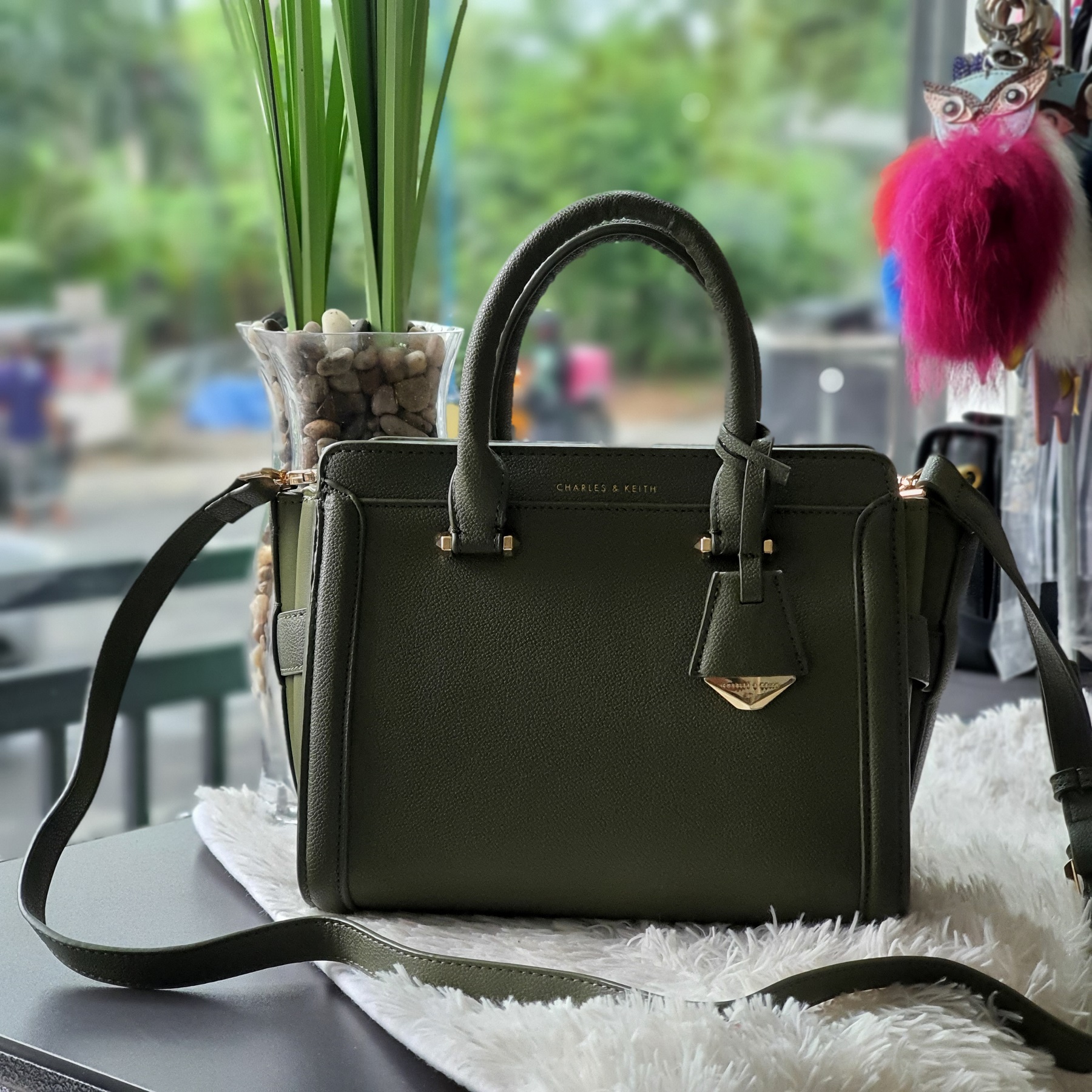 Charles and keith boxy best sale trapeze bag