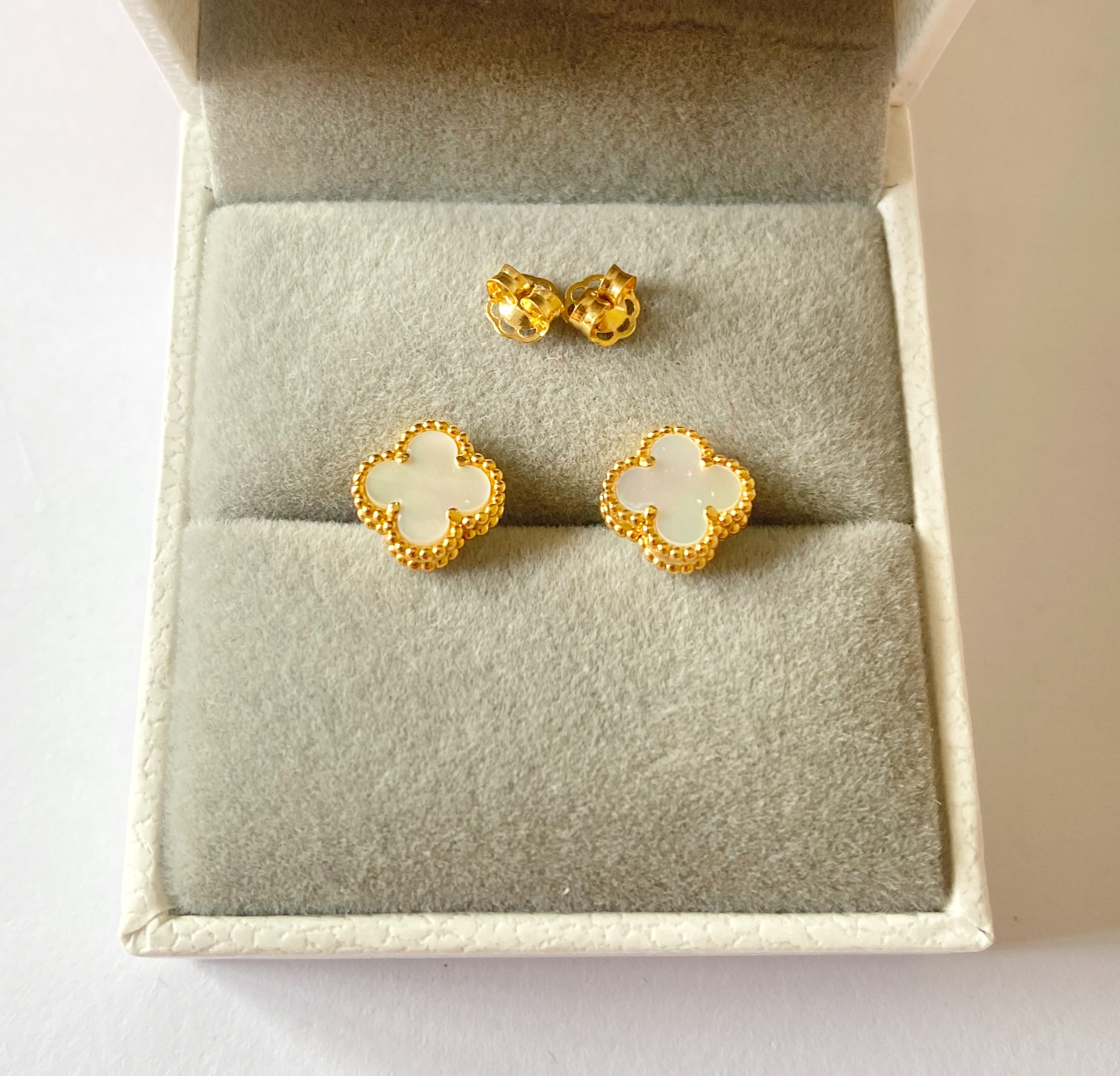 Pawnable 18K Gold VCA Earrings (White 