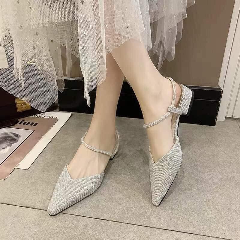 pointed low heel shoes