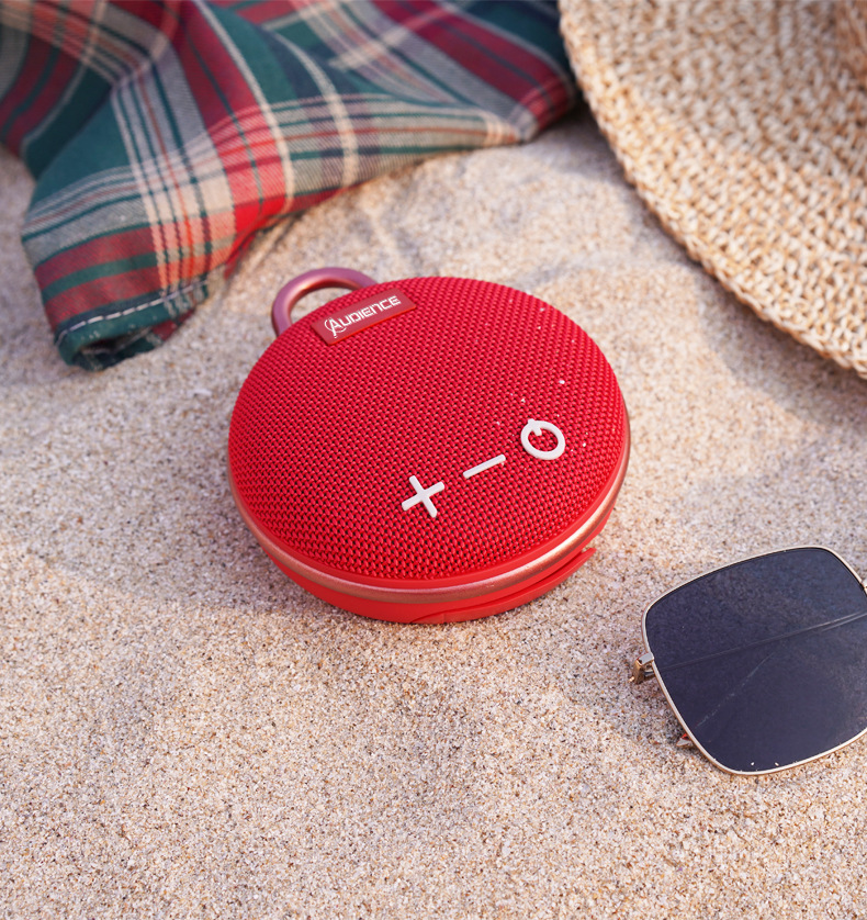 Outdoor portable wireless travel Bluetooth speaker with builtin