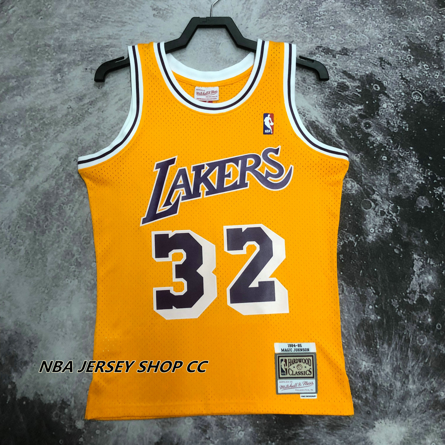 lakers 32 number