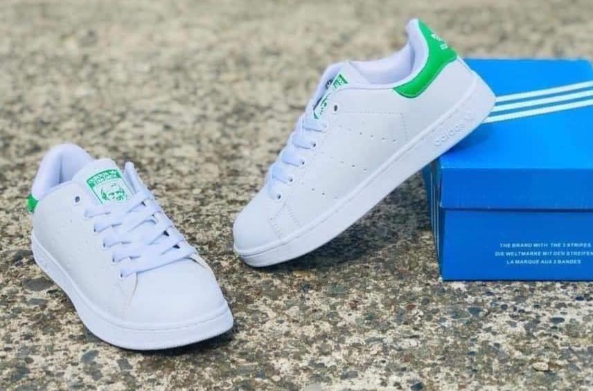 WHITE SNEAKERS FOR MEN AND WOMEN 