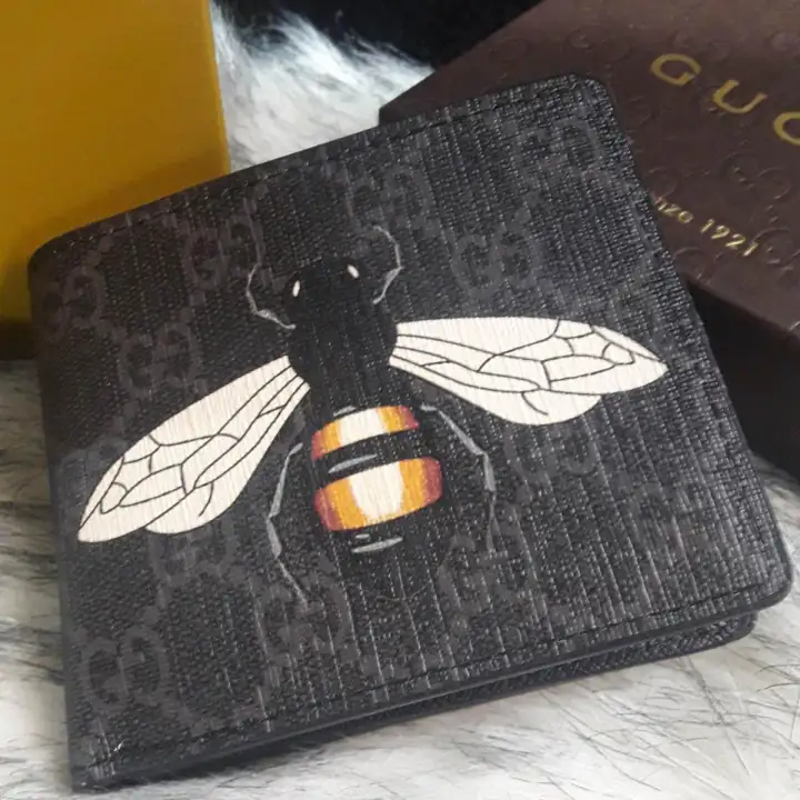gucci bee print gg supreme wallet