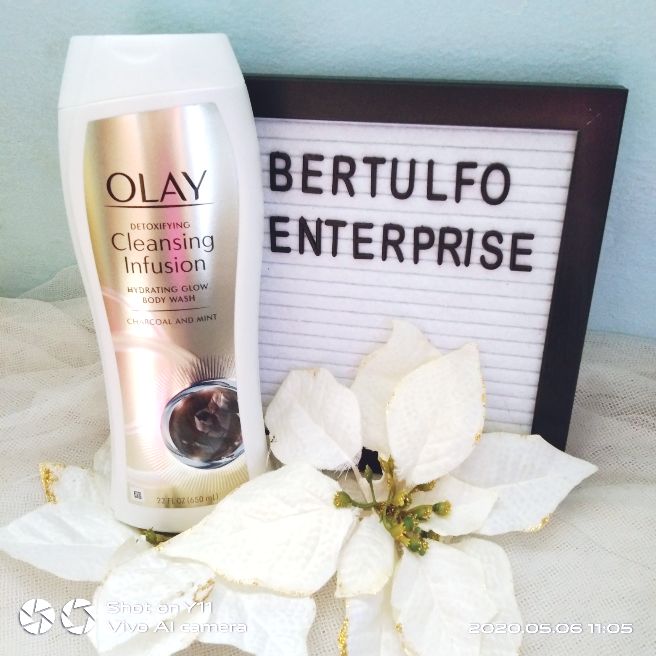 OLAY Detoxifying Cleansing Infusion (650ml) Hydrating Glow Body Wash