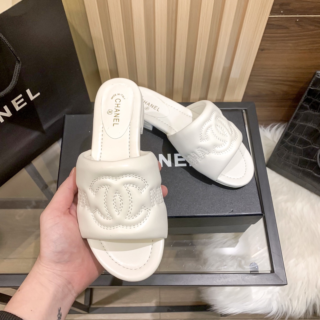 Chanel WhiteBlack Leather CC Cambon Flat Slides Size 415 at 1stDibs