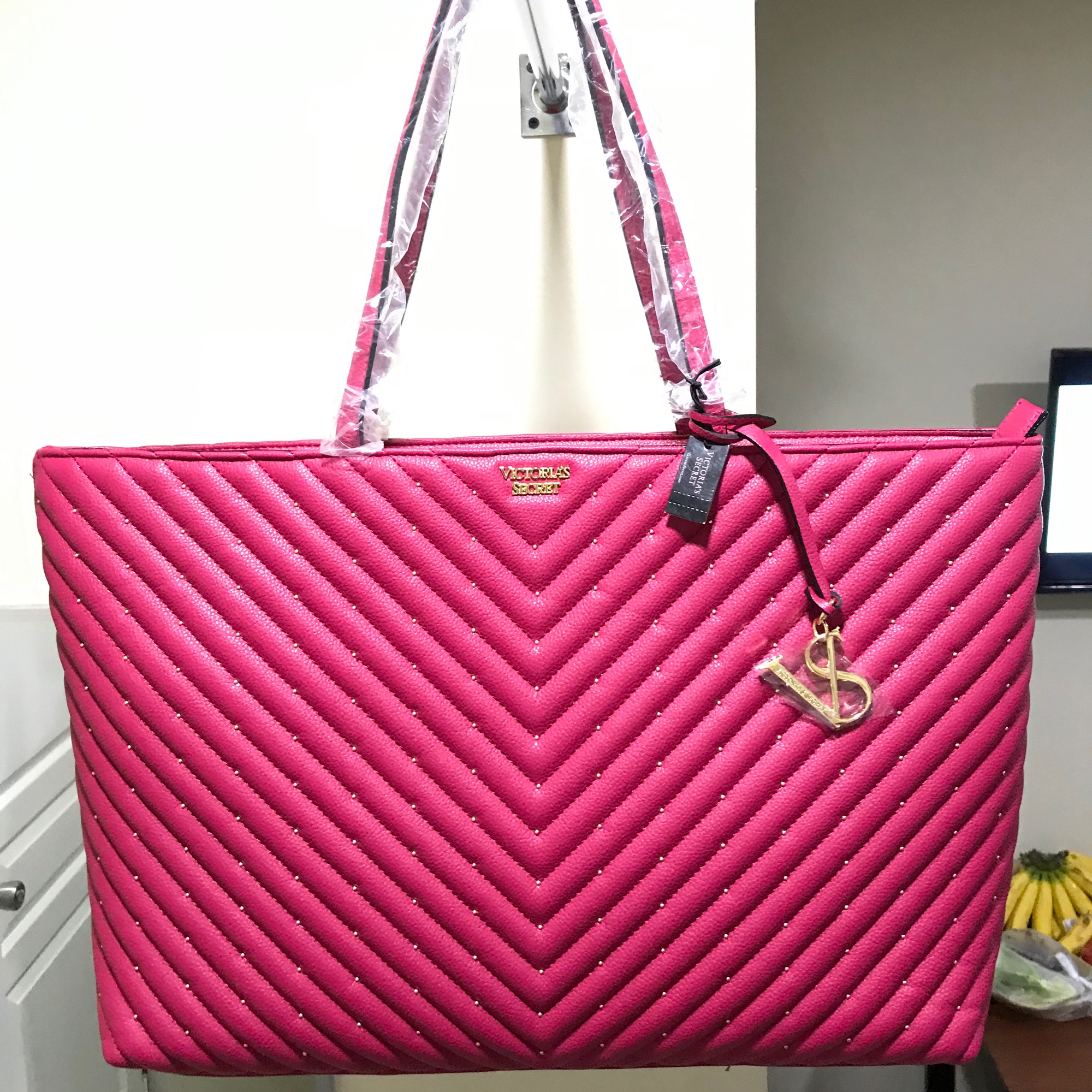 Victoria’s Secret Studded V-Quilt Everything Tote in Cranberry 100% ...