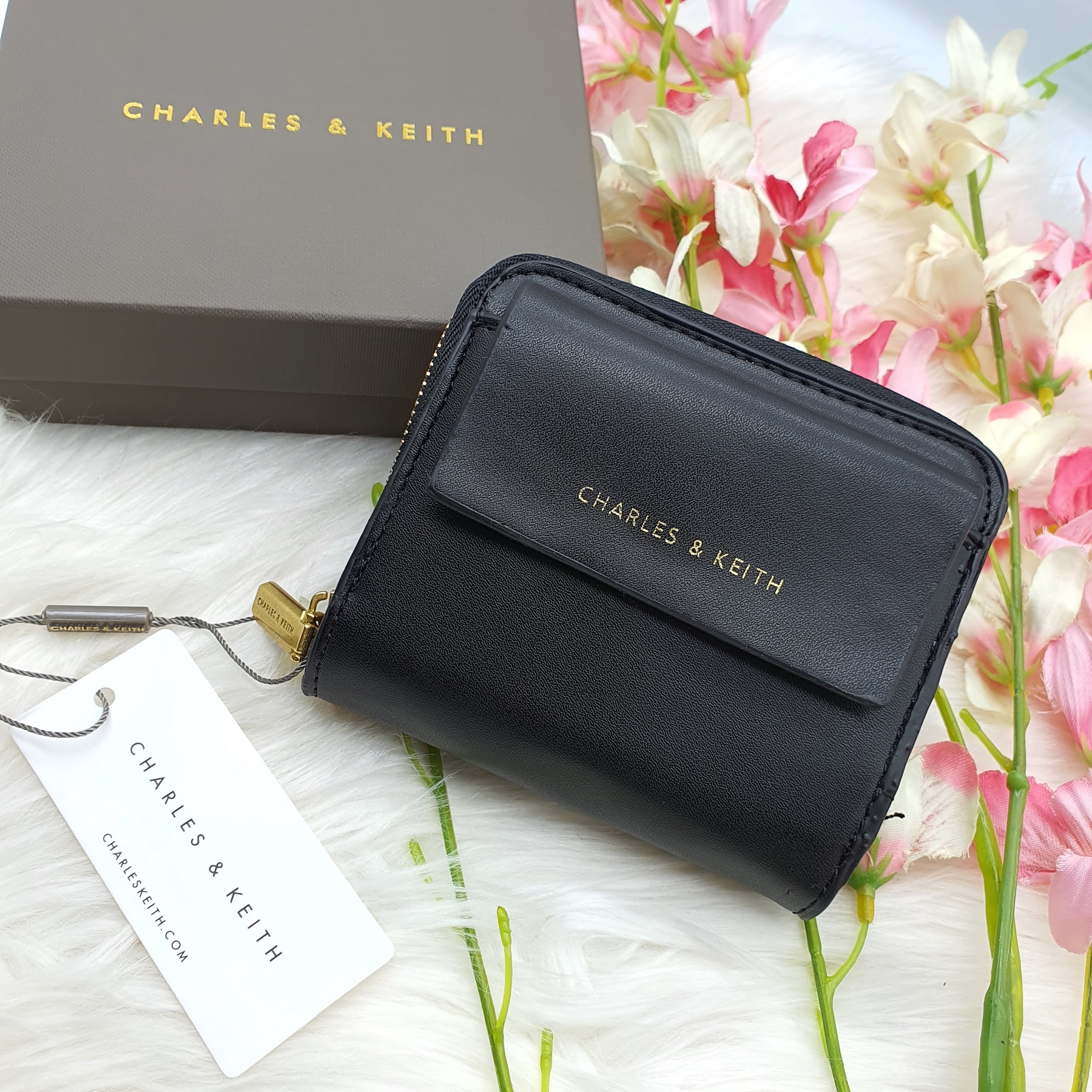 C.H.A.R.L.E.S and K.E.I.T.H Mini Versatile Front Flap ZipAround Women