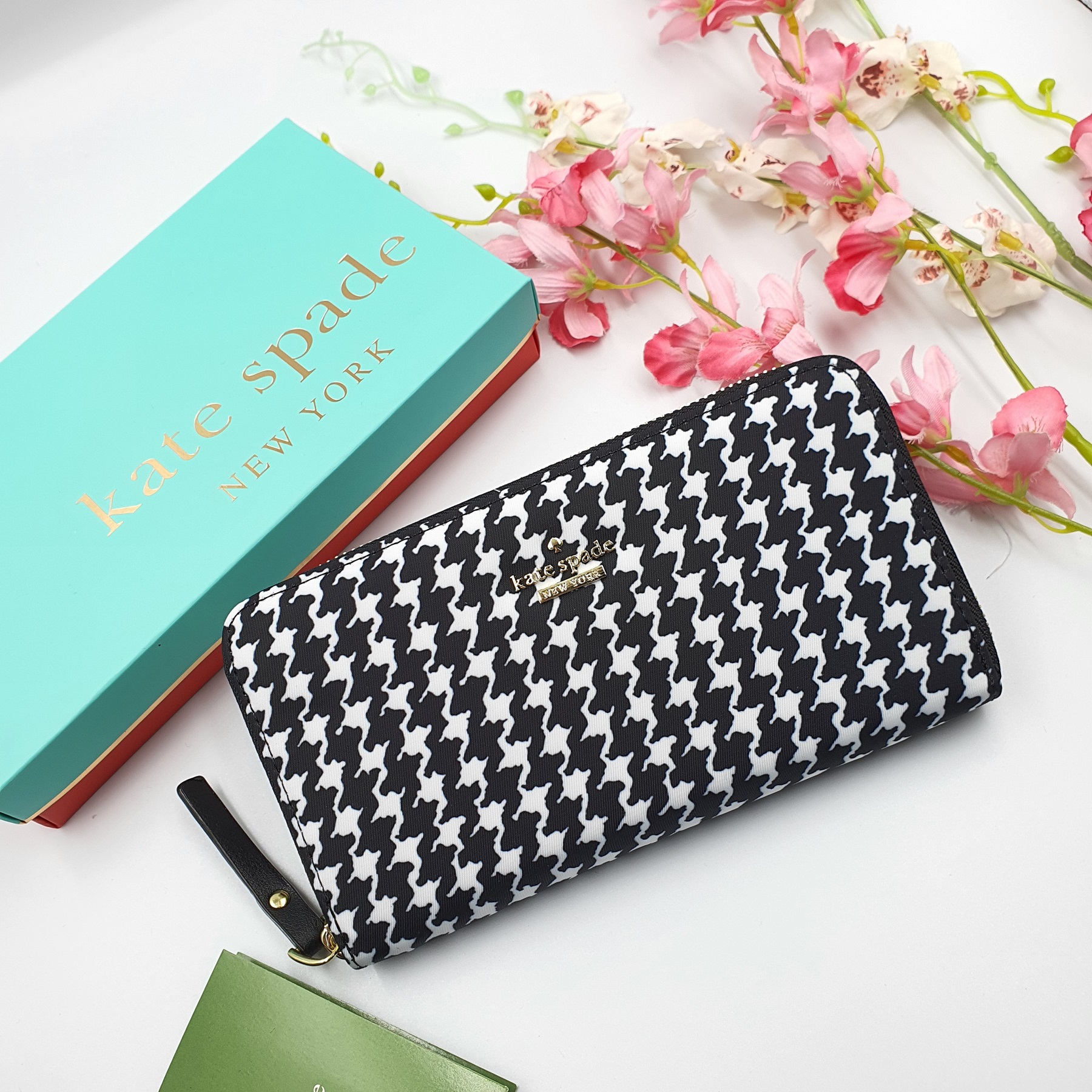 Kate Spade Classic Lyla Wallet - Black / White Checkered Concept Design in  Nylon Zip Around Wallet | Lazada PH