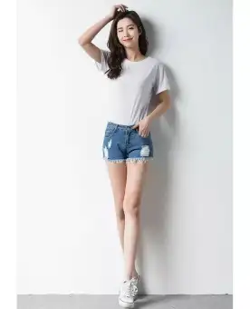 maong short and white t shirt