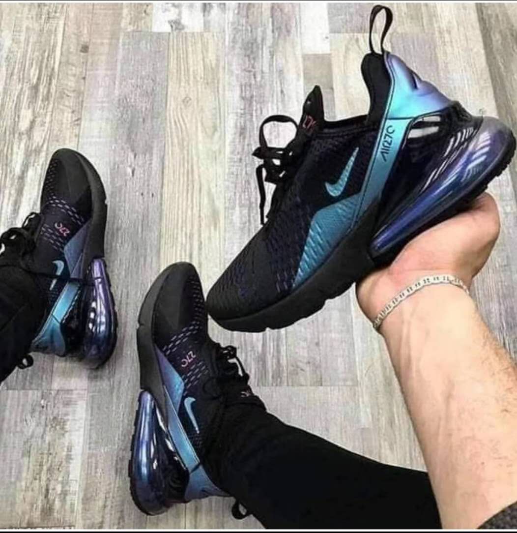 black nike airmax 270
