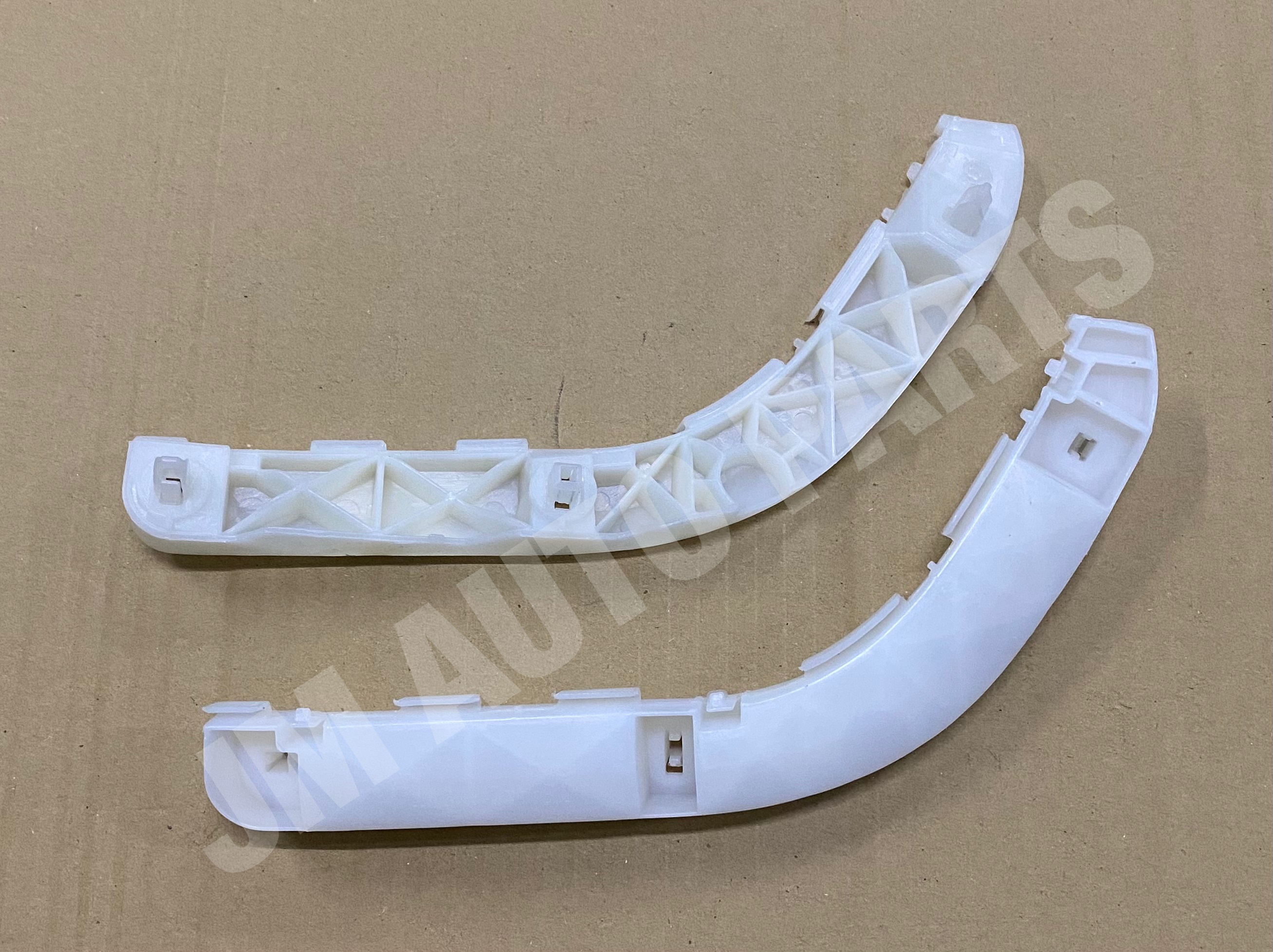 Toyota Innova 2005 2011 Front Bumper Bracket / Support / Retainer