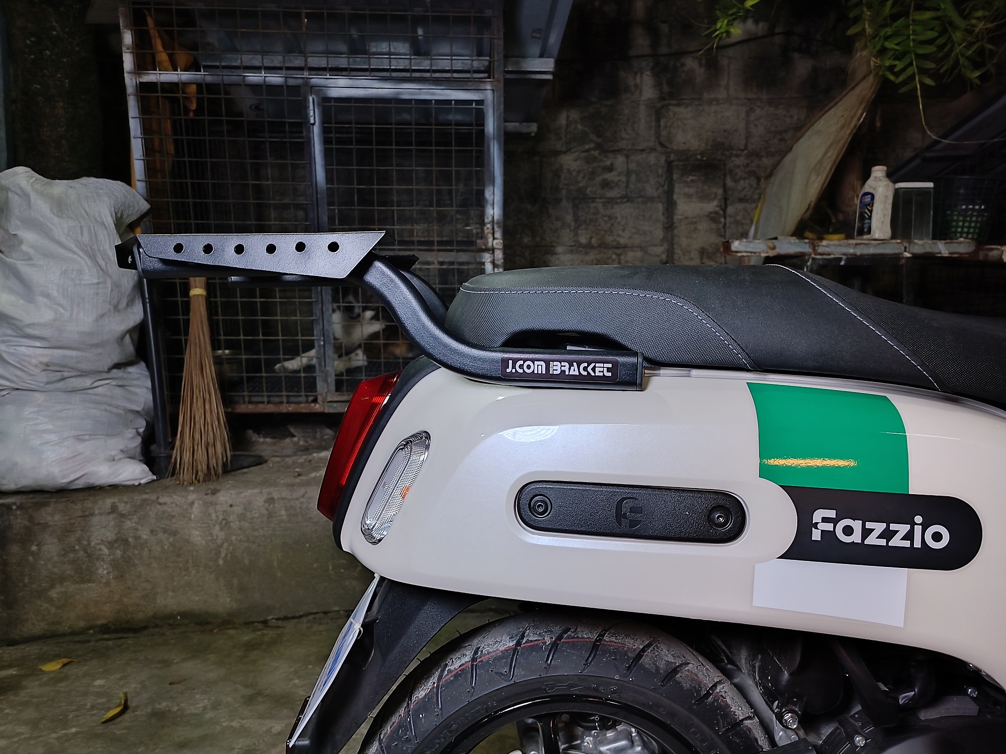 Rimowa Topbox for my Yamaha Fazzio!🛵🖤 #minivlog #yamahafazzio #fazzi