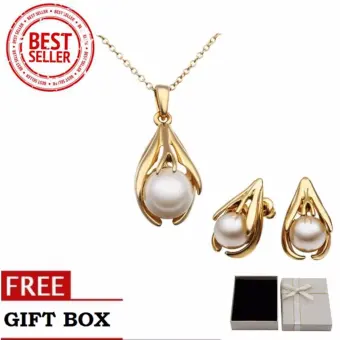 pearl pendant necklace and earring set