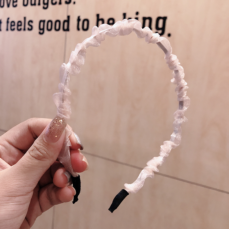 South Korea's Mori hairband girl online celebrity sends a wild card