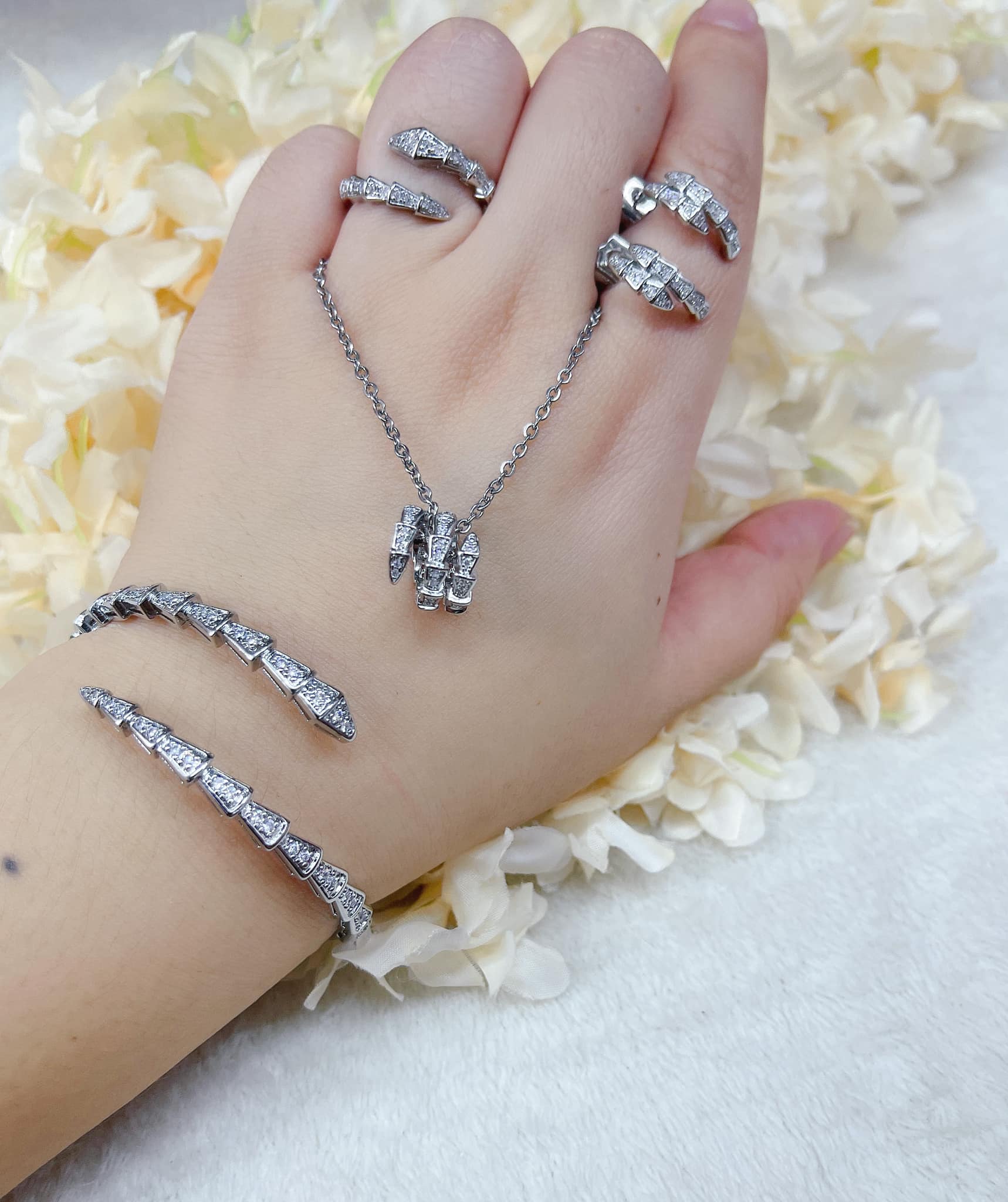 Heart Evangelista Vca Bracelet Heart Evangelista's Cartier Jewelry