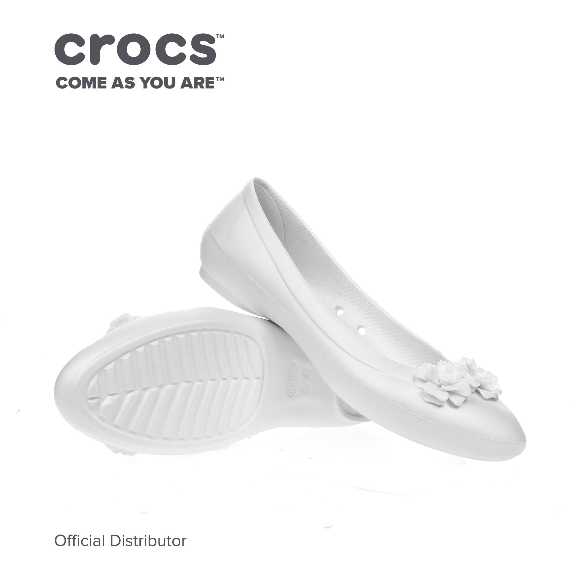 white crocs with flowers