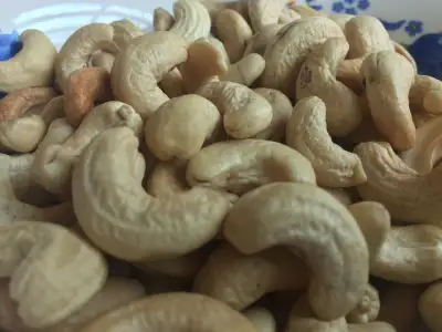[from VIETNAM and PALAWAN] Roasted Wholenut Cashew (1 KILOGRAM)