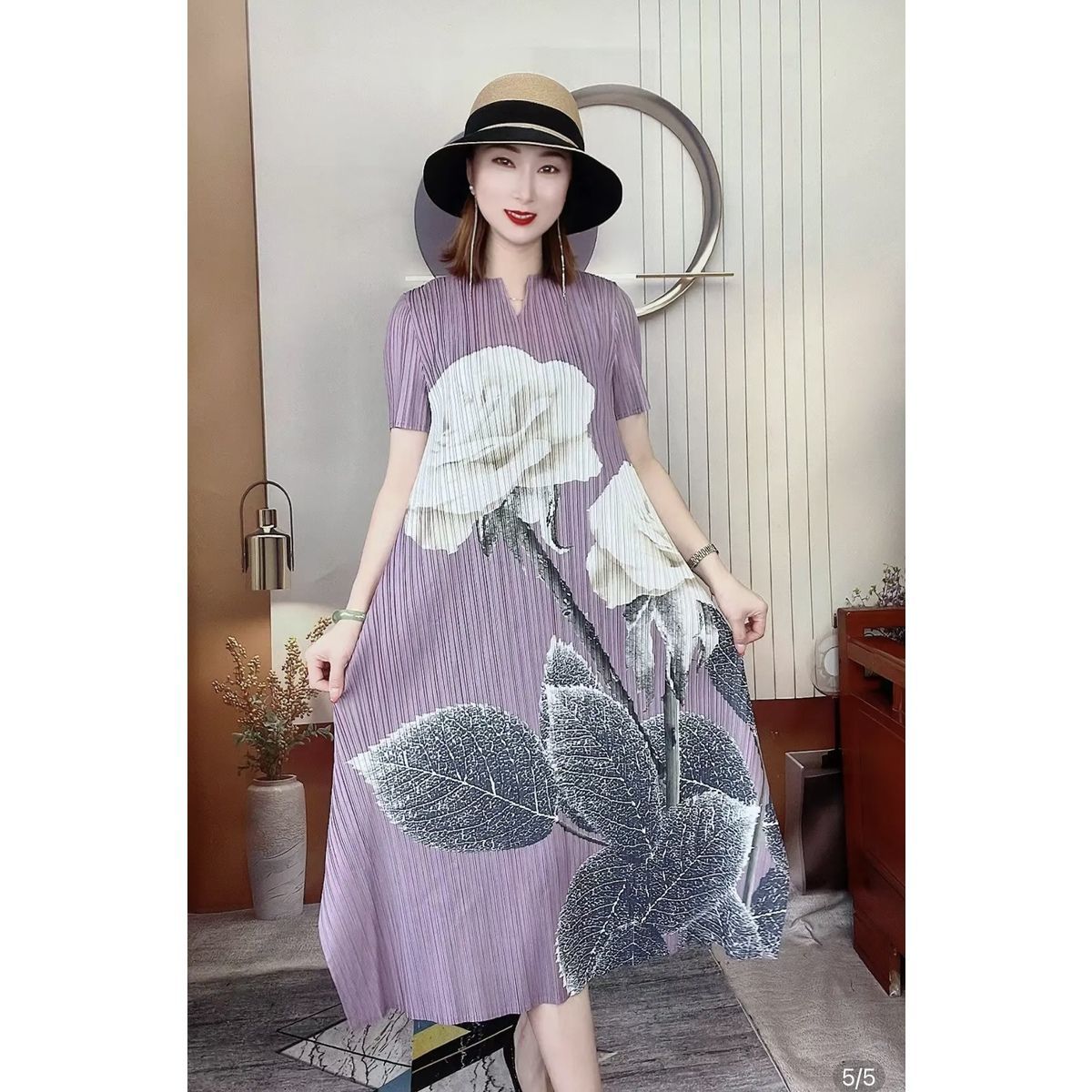 Váy khí chất váy in xếp ly cổ chữ v ngắn tay 23 dáng gầy cho nữ mùa hè váy xếp ly phối màu dáng rộng