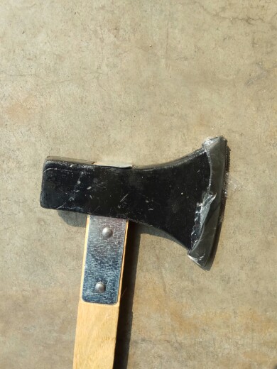 Reinforce the carpenter's axe, axe with small wooden handle, cutting ...