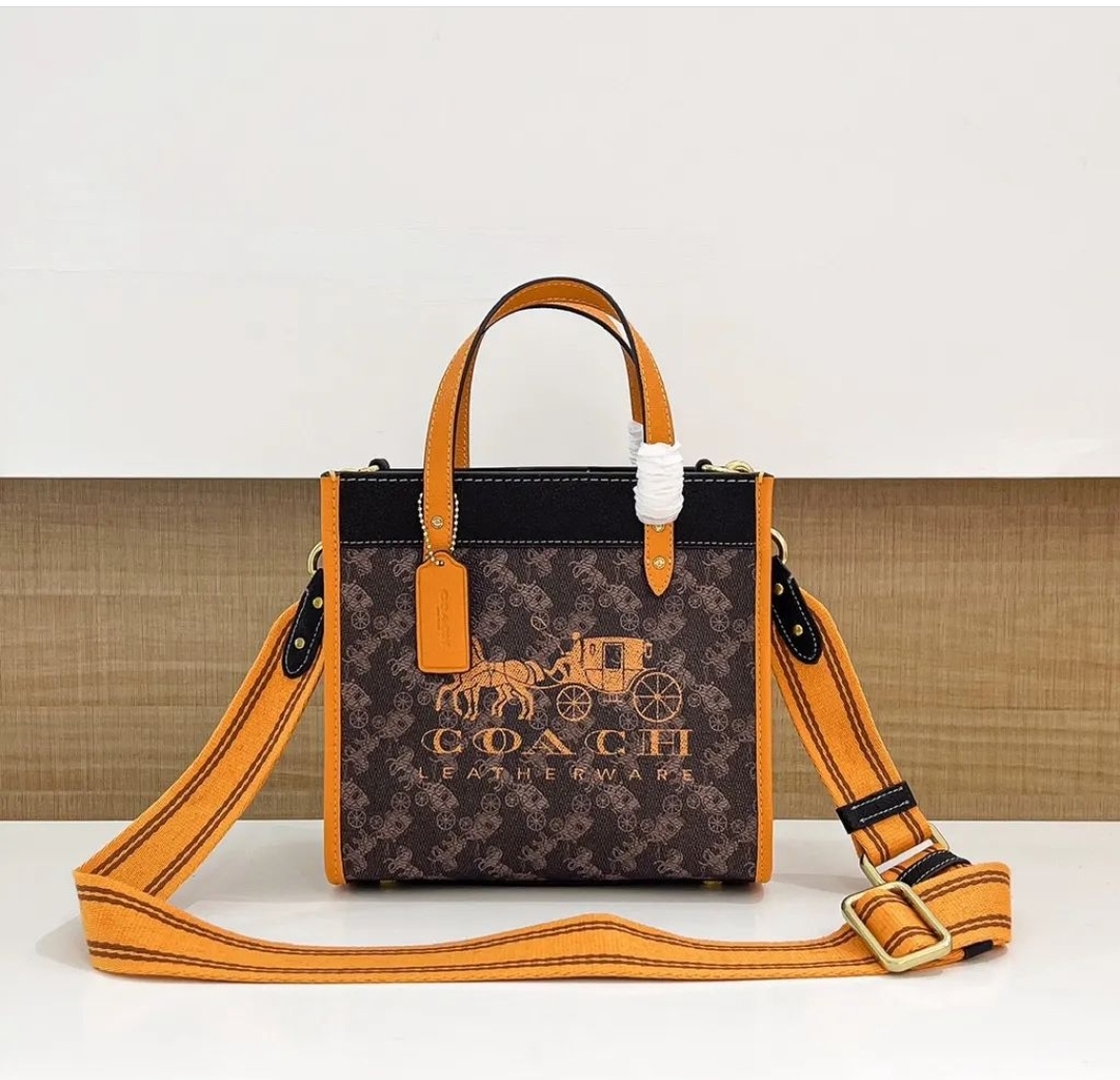 Original C8456 Coach Field Tote 22 With Horse And Carriage Print And ...