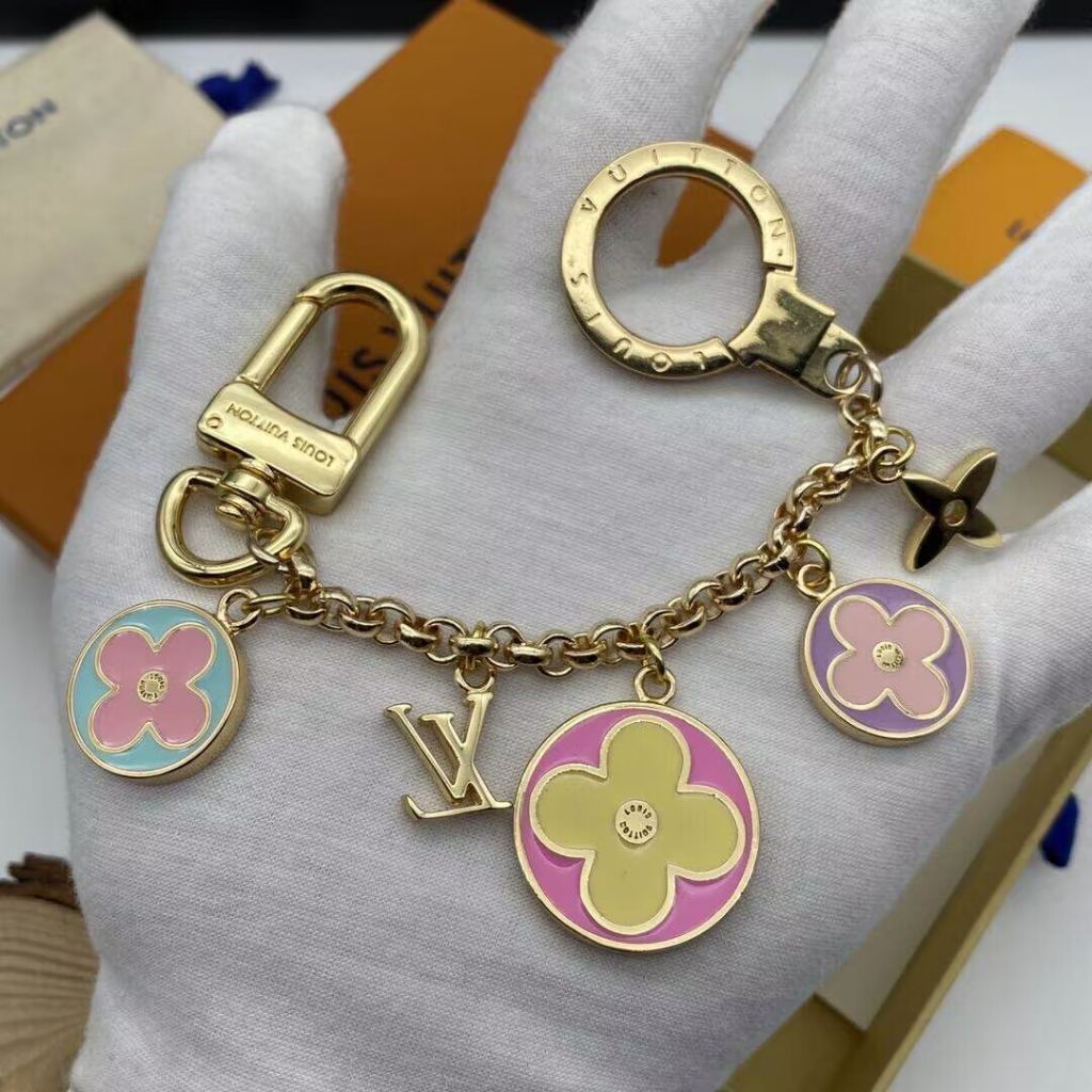The original single Lv bag charm chain handbag with low-key charming charm  M65111 pink color jewelry