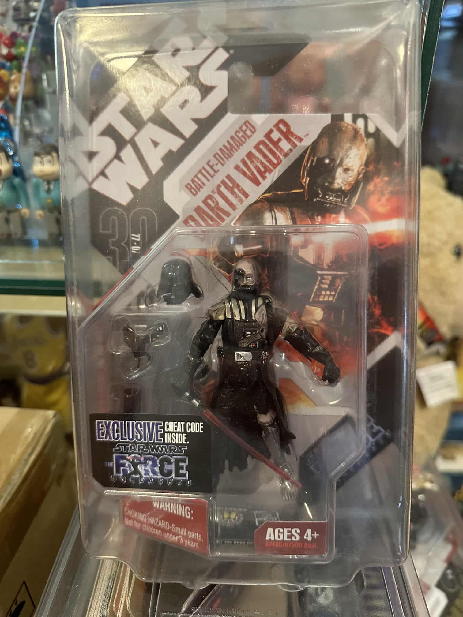 HASBRO STAR WARS FORCE UNLEASHED BATTLE-DAMAGED DARTH VADER