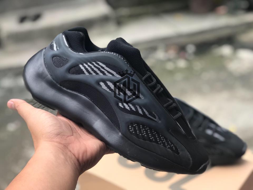 yeezy 700 black glow in the dark