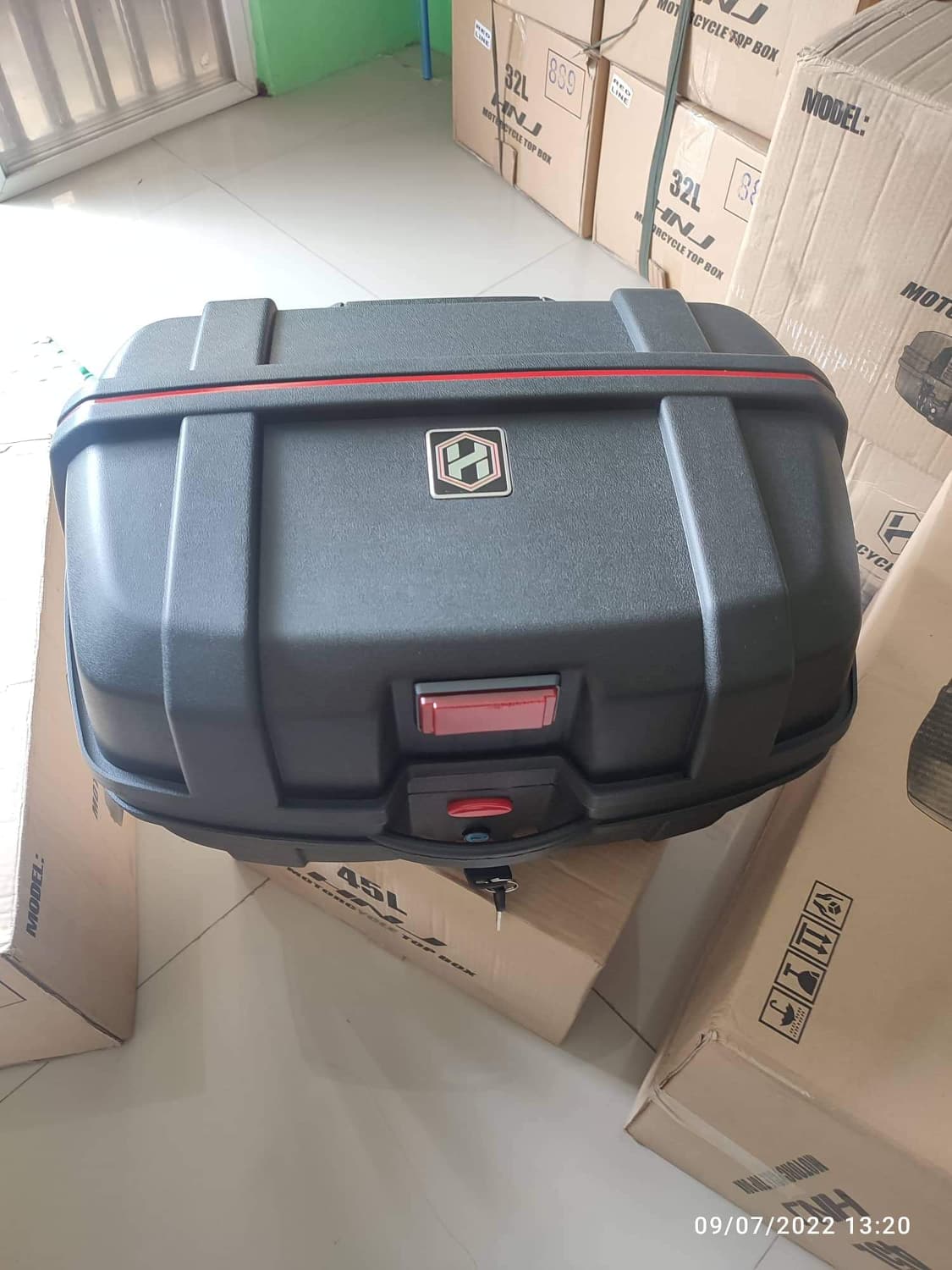 45 liters motorcycle top box, base plate and 2 keys included Lazada PH