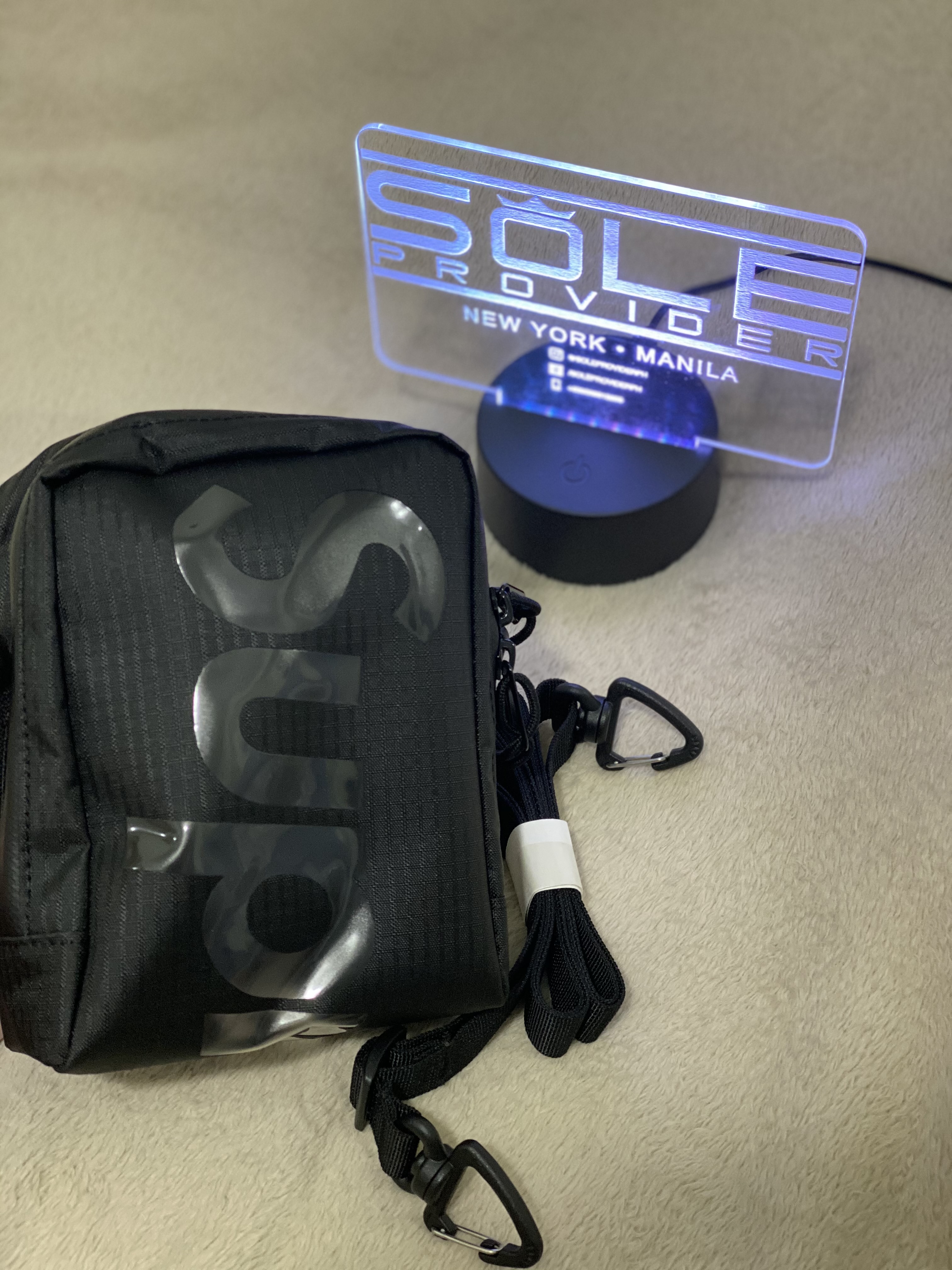 supreme ss21 neck pouch