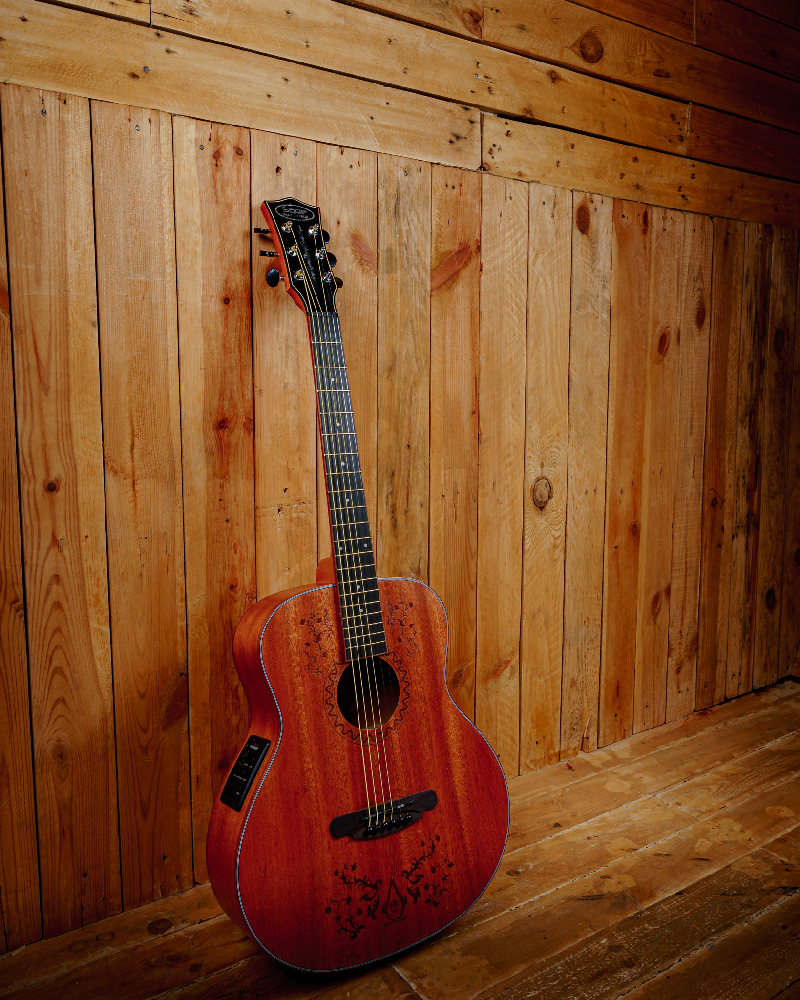 Sqoe Athena 36 inches Acoustic Guitar with Builtin Fishman Pickup Tuner