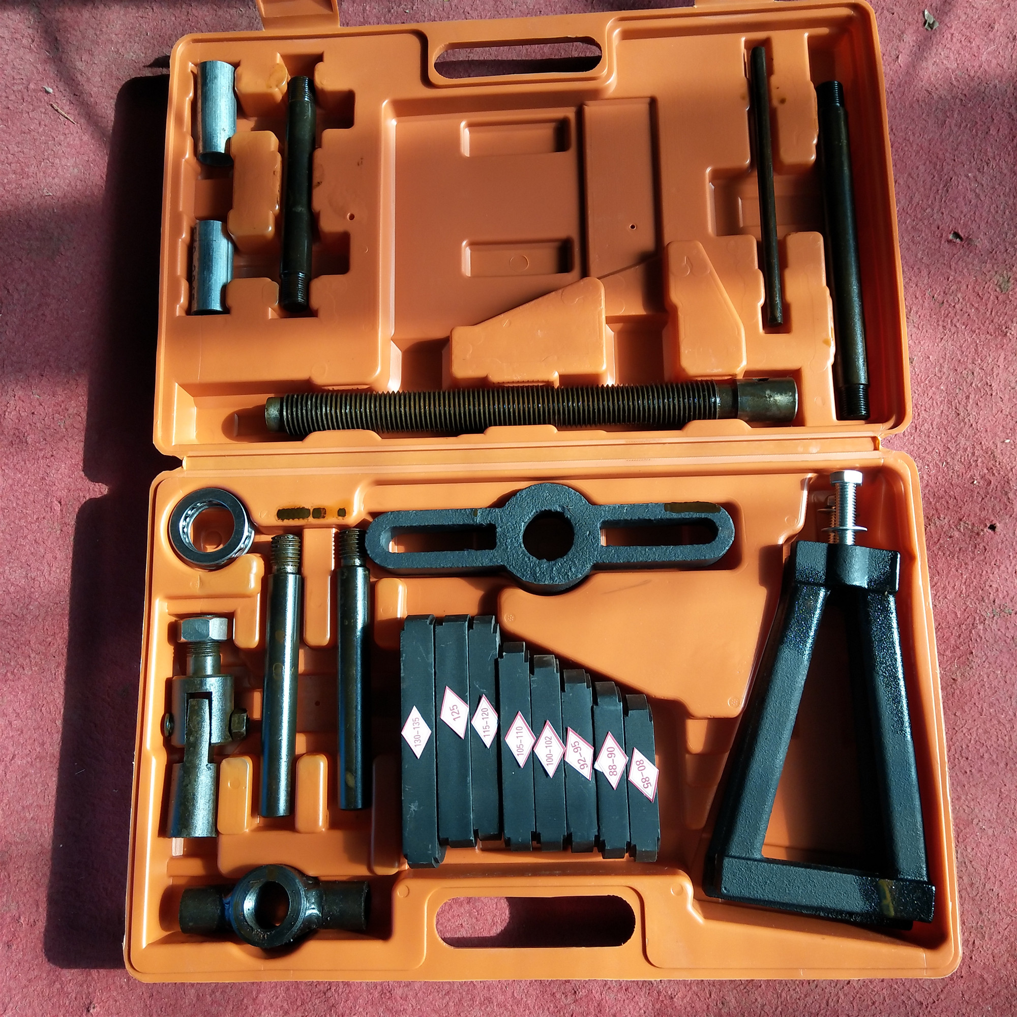 Engine cylinder apparatus Lamar handling dry wet auto cylinder liner