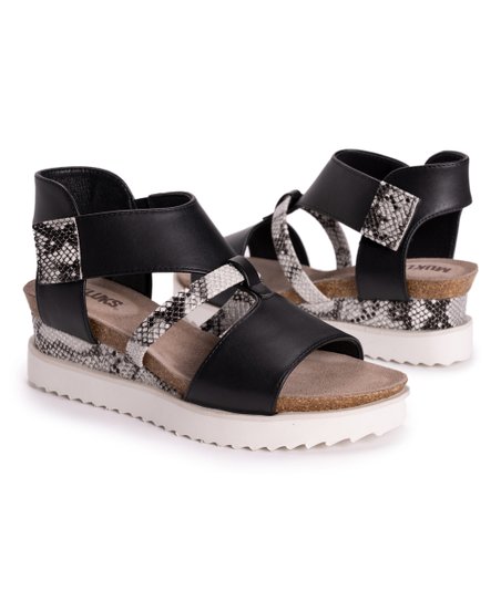 Muk luks 2025 wedge sandals