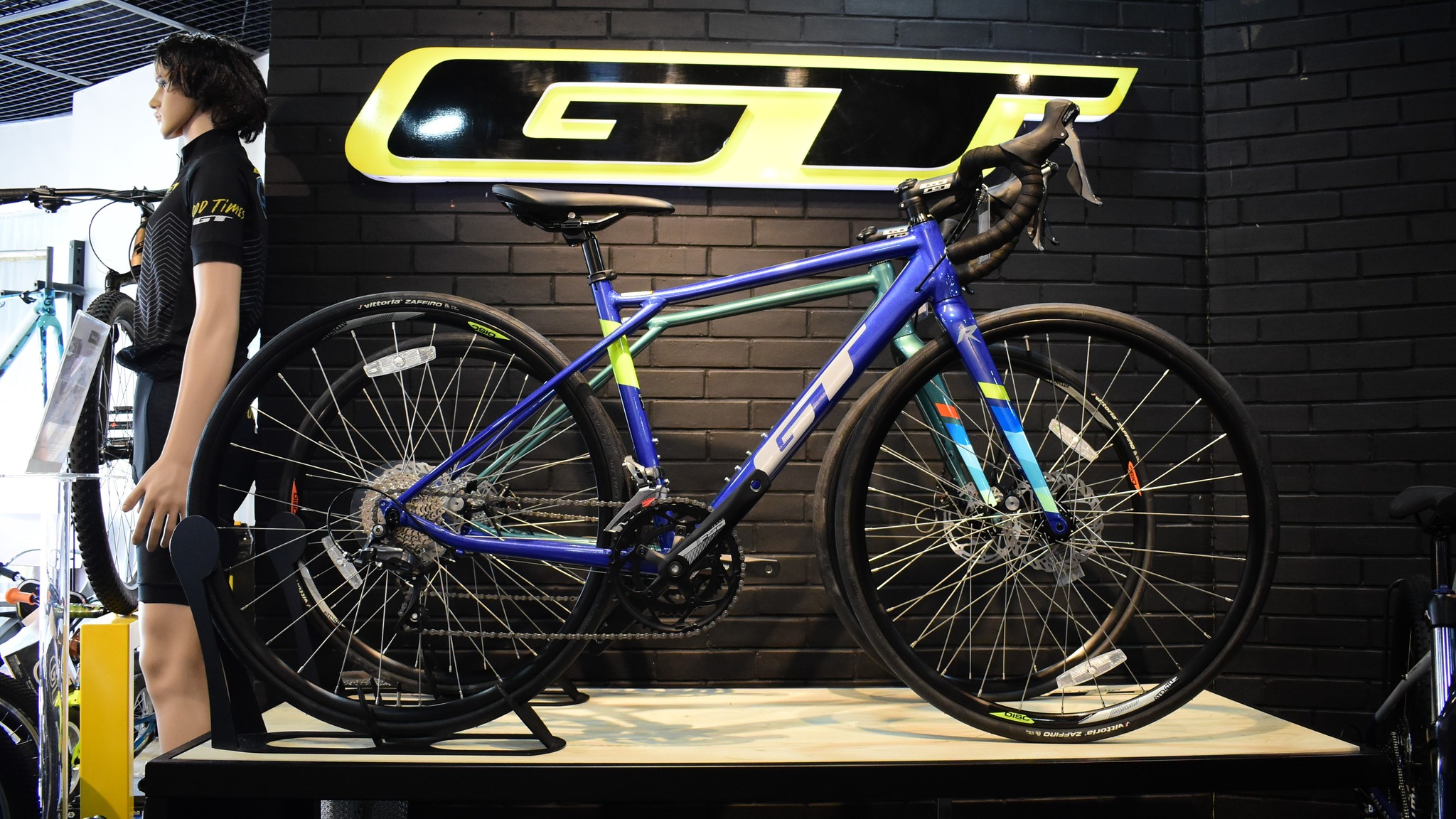 Gt Road Bike Gt Gtr Comp 2021 Gt Gtr Sport Gt Gravel Bike 2019 Gt Gtr - Main Image