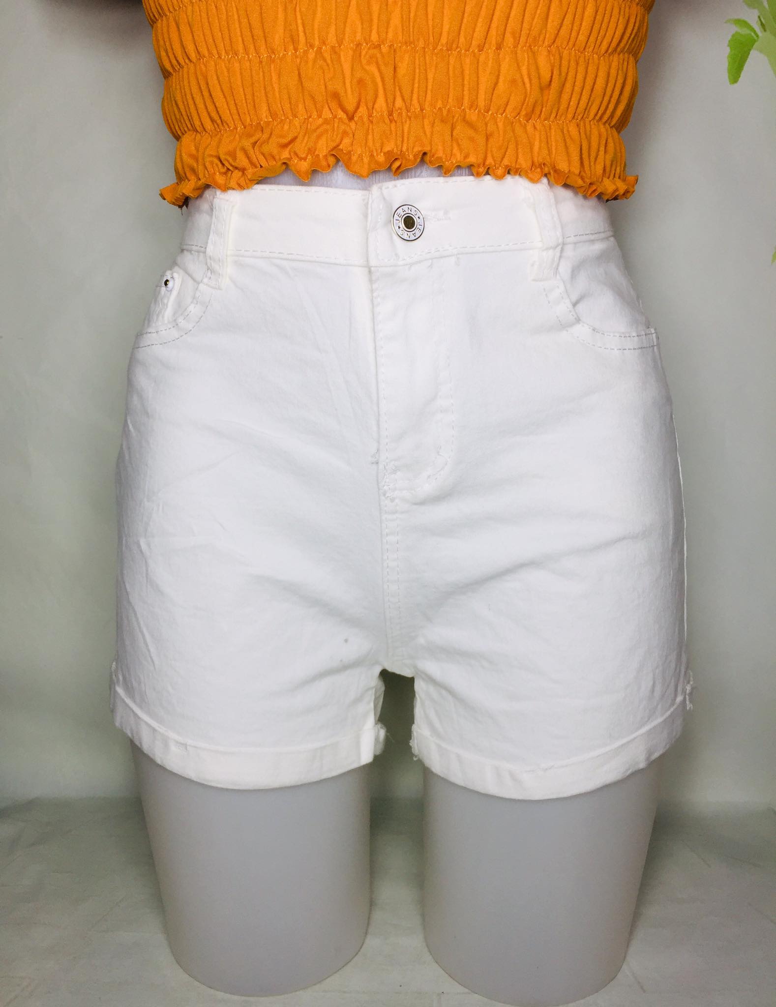white maong shorts