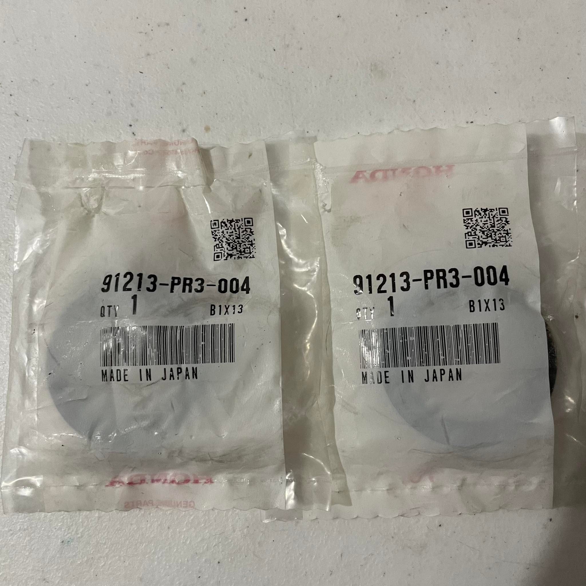 ORIGINAL HONDA CAMSHAFT OIL SEAL FOR B16, B18 AND B20 ENGINES 2 PIECES