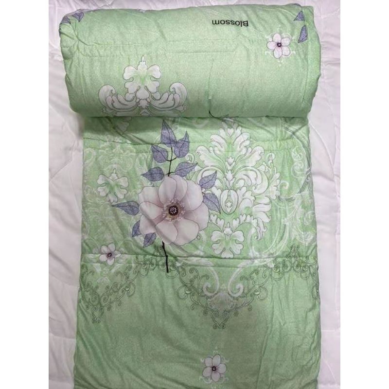 COMFORTER Blanket QUEEN SIZE hindi makapal pero hindi mabigat Lazada PH