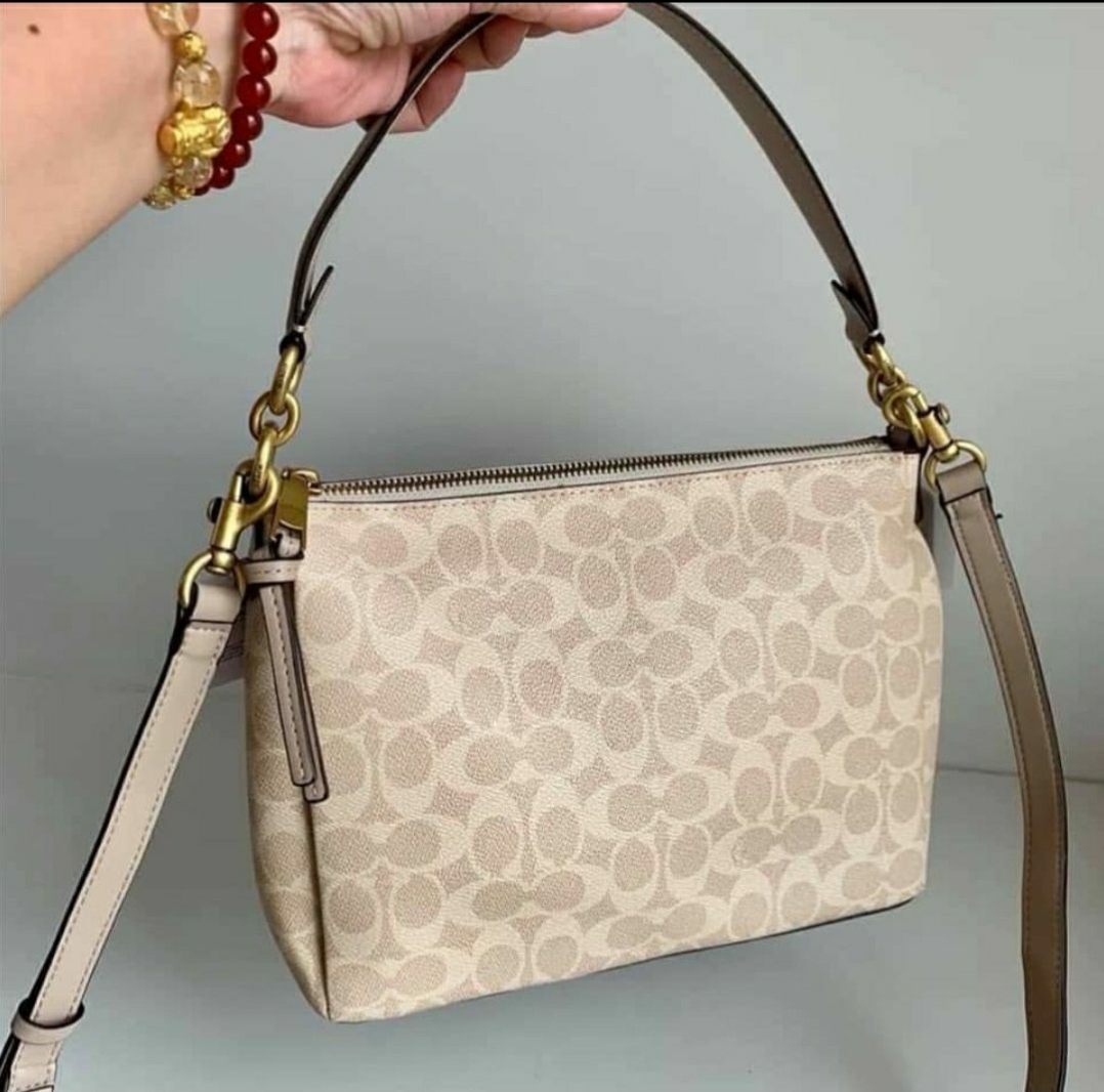 coach shay shoulder bag taupe