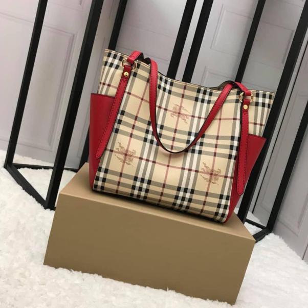 Burberry lunch bag, Women's Fashion, Bags & Wallets, Shoulder Bags on  Carousell