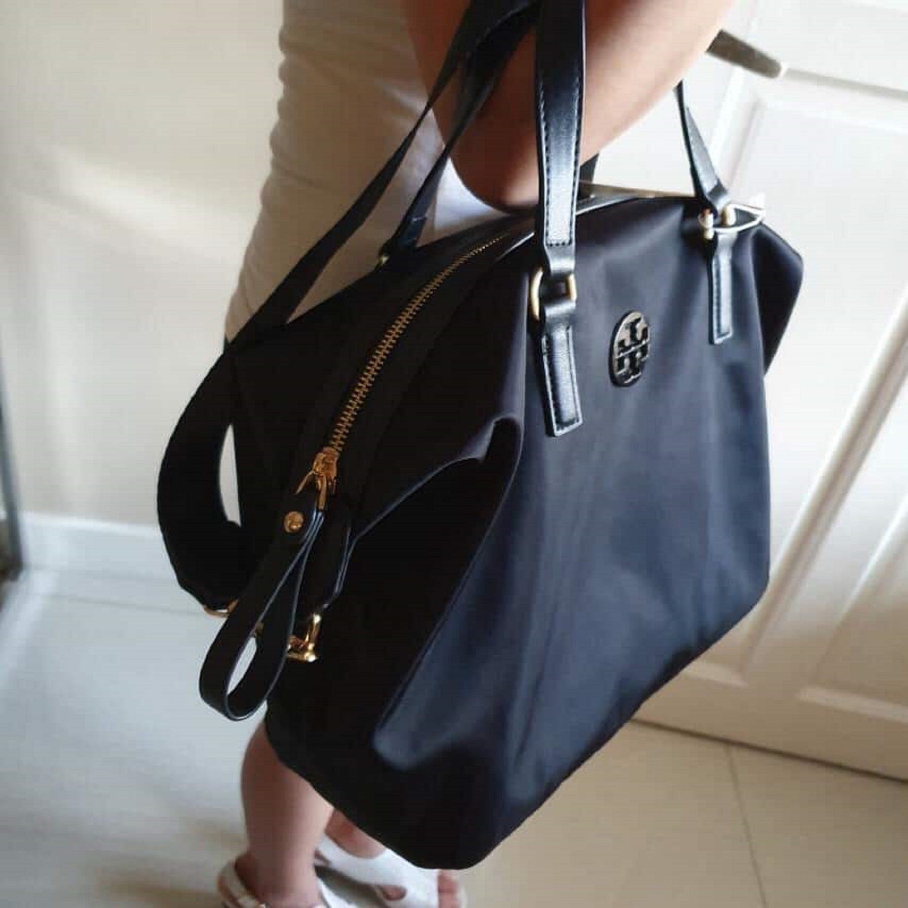 .Y . Tilda Slouchy Nylon with Signature Logo Embellishments  Plain - Black Ladies Zip Top Handle Bag with Detachable Sling | Lazada PH