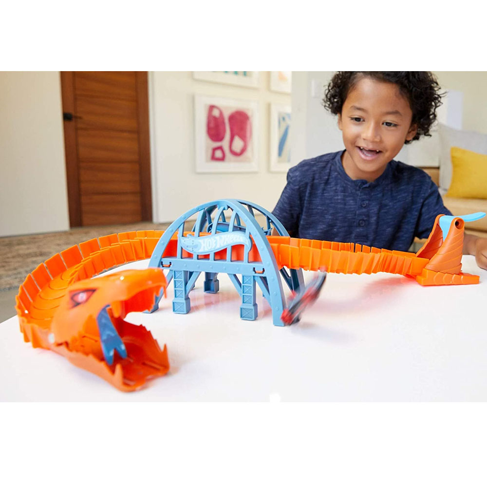 hot wheels octopus pier attack