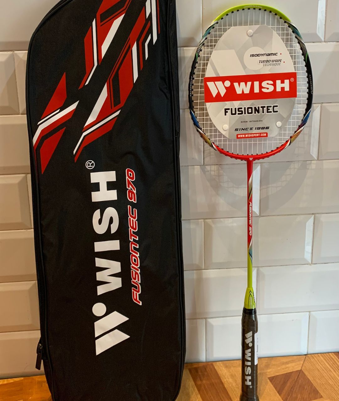 WISH Fusiontec Graphite Carbon Badminton Racket with Racket Case