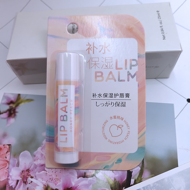Miniso fruit lip balm, a famous product, protects strawberry lips from