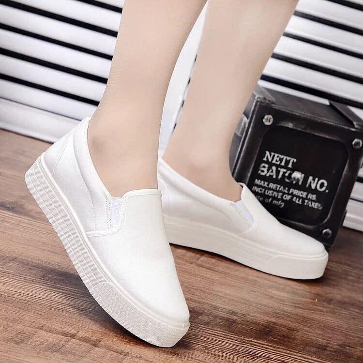 COMFORT ZONE FASHION SLIP-ON QUALITY CANVAS SHOES ARE COMFORTABLE