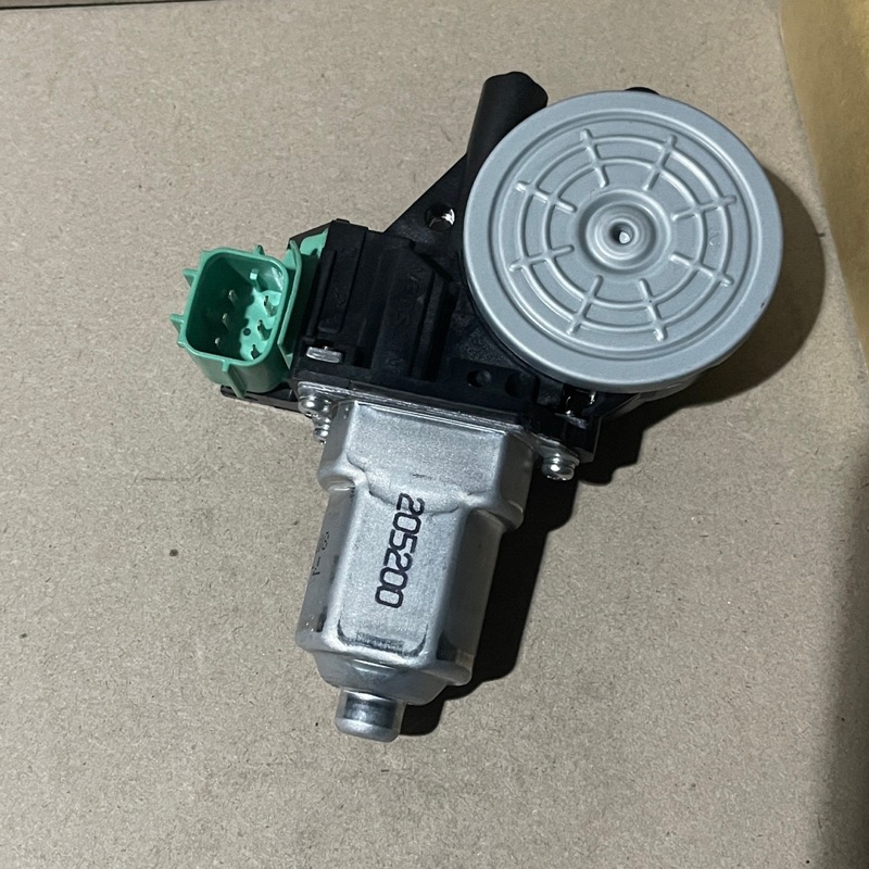 Nissan Navara Power Window Motor Front LH (Driver Side) 80731JX30C