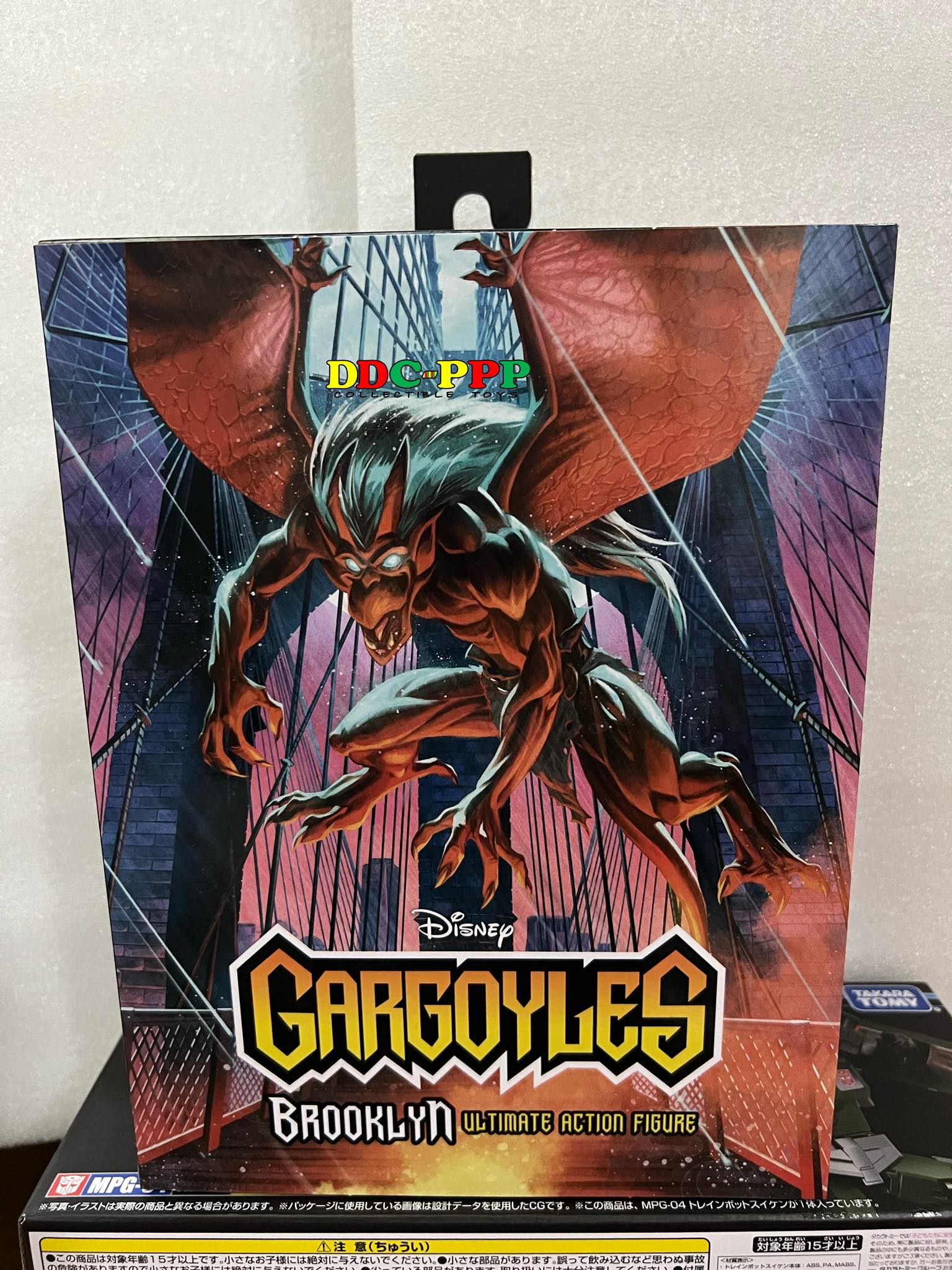 Figura NECA Gargoyles Brooklyn Versión Ultimate – El Guante de Guslutt