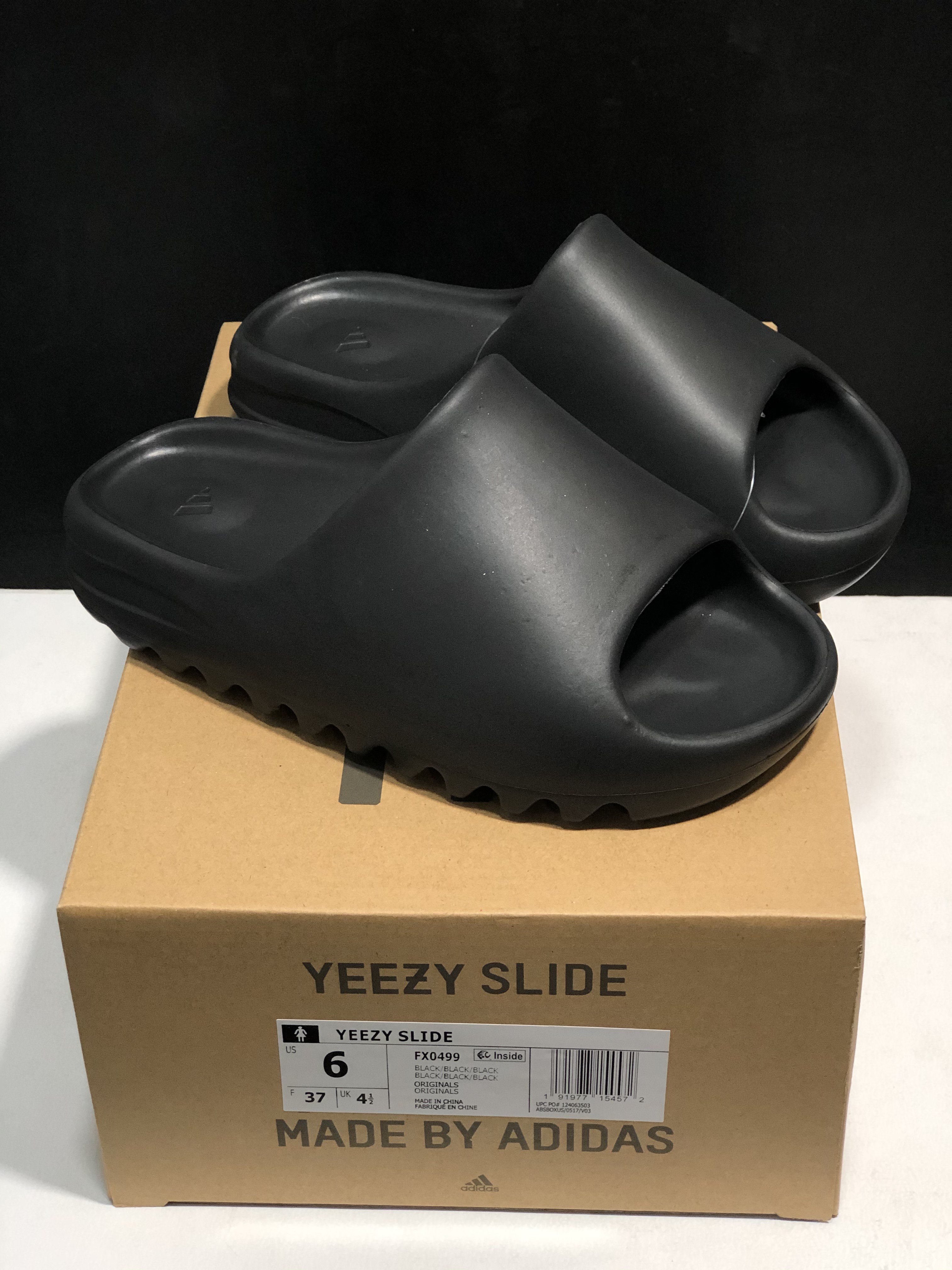 yeezy slides black