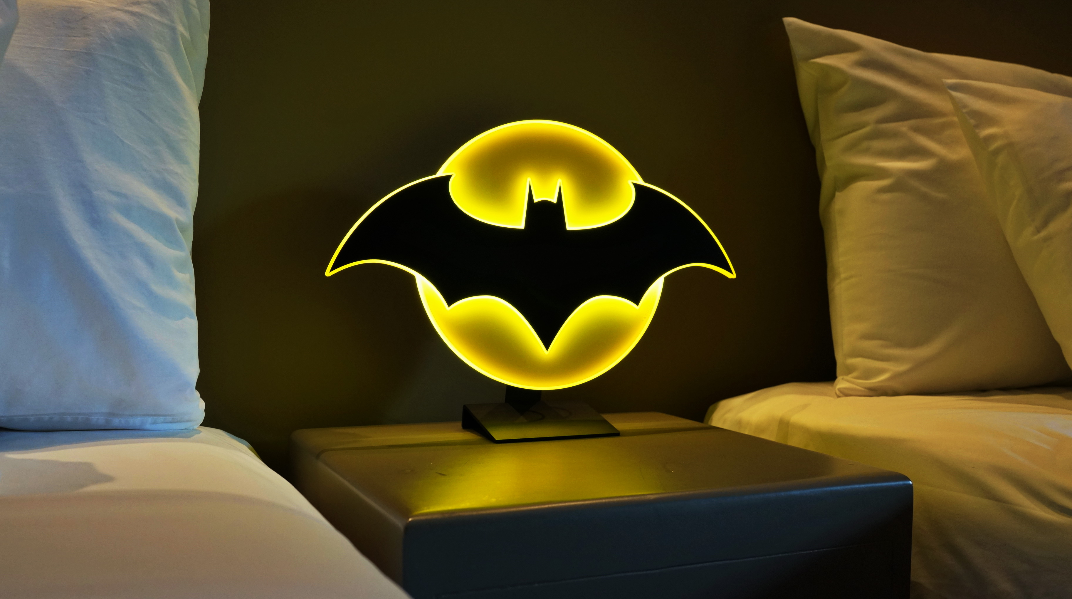 Descubrir 66+ imagen batman neon lamp - Abzlocal.mx