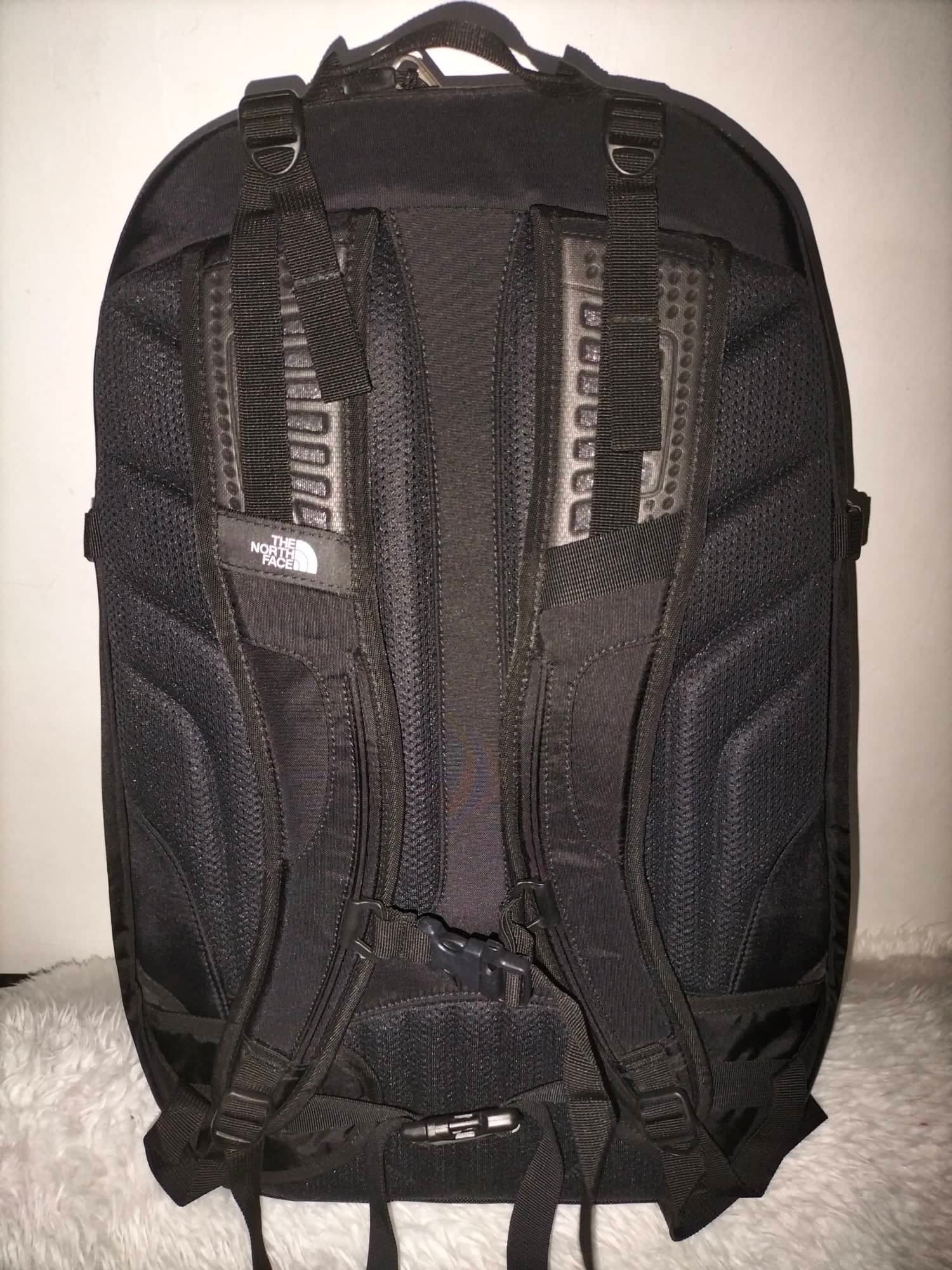 north face backpack price vietnam The Women's Borealis Commuter Laptop - Everyday Travel Bag, Laptop Sleeve, Reflective Details, TNF Black/TNF White-NPF, One Size mesh water bottle pockets make it easy to stay hydrated when youre on the go 20L Thes North Face Single