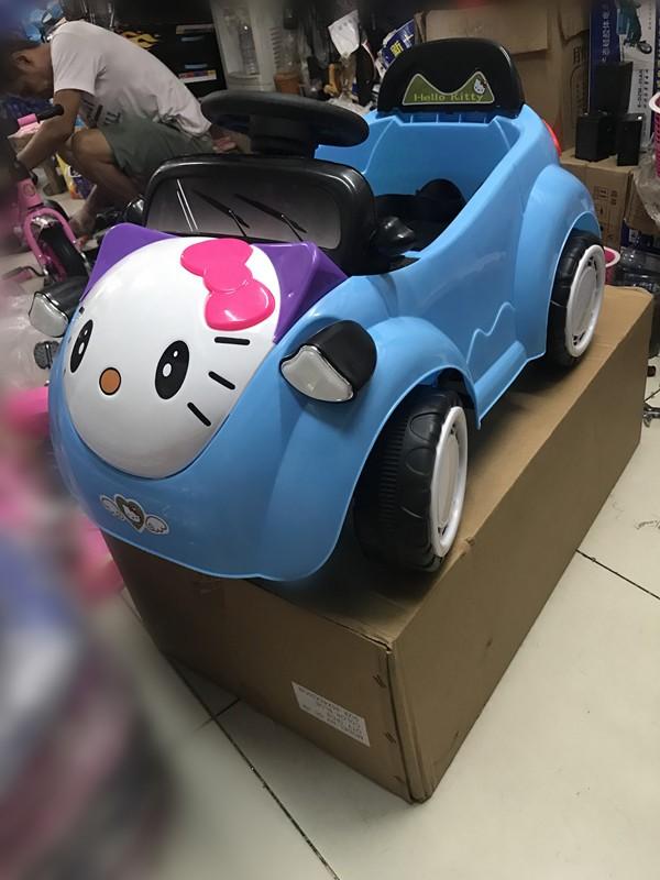 Ride on toy car for children - Hello Kitty - Available on Pinamart