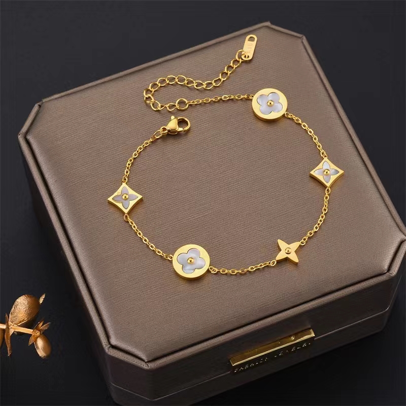Dropship Korean Version Of The Fashion Four-leaf Clover Mother-of-pearl  Inlaid Diamond Bracelet Plated With 18K Gold Light Luxury Ins Simple Design  Titanium Steel Female Bracelet to Sell Online at a Lower Price